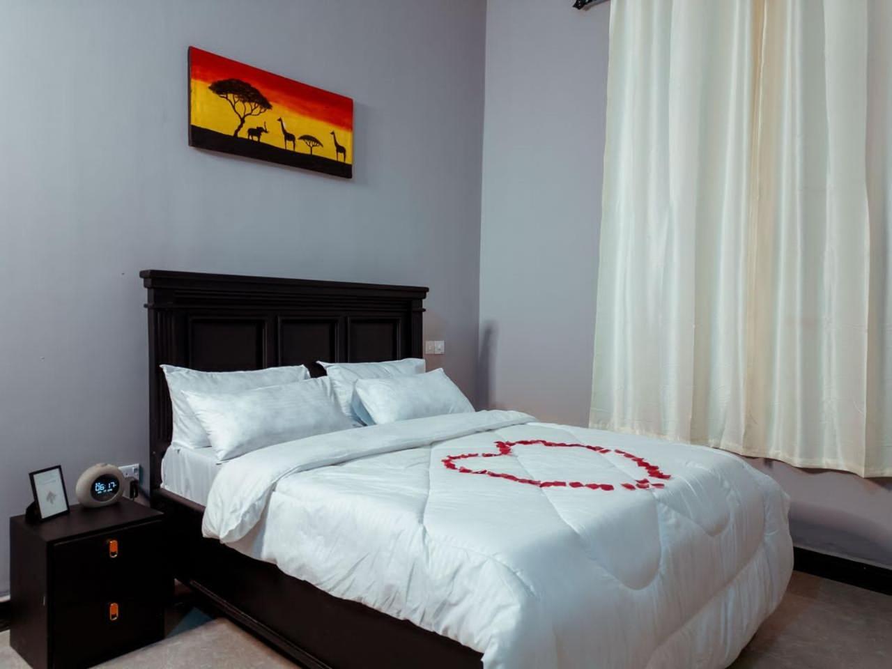 12 Monkey's Zanzibar
